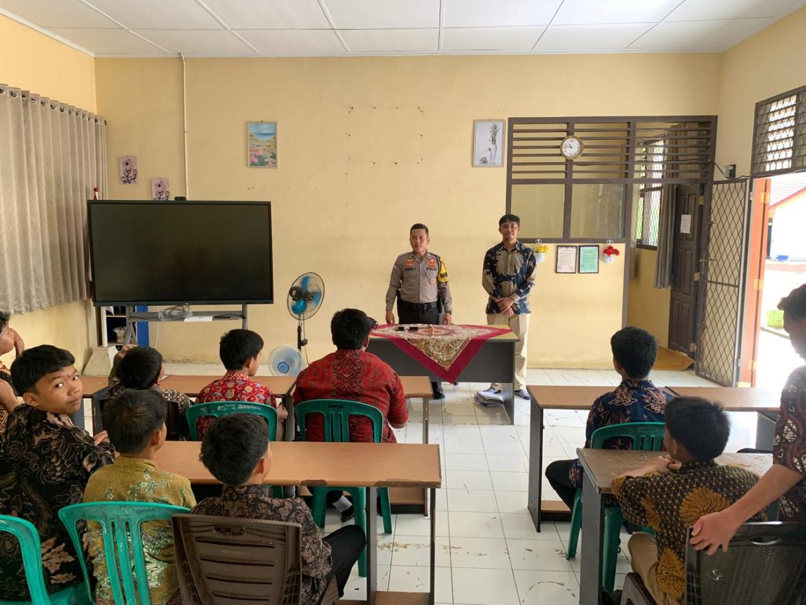 Polsek Merawang Sosialisasikan Bahaya Kenakalan Remaja dan Geng Motor di SMPN 1 Merawang