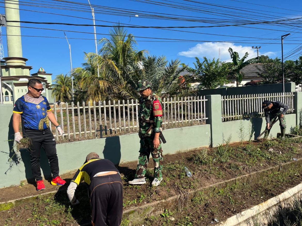 Polsek Kelapa Polres Bangka Barat Bersama Tiga Pilar Gelar Kerja Bakti Massal