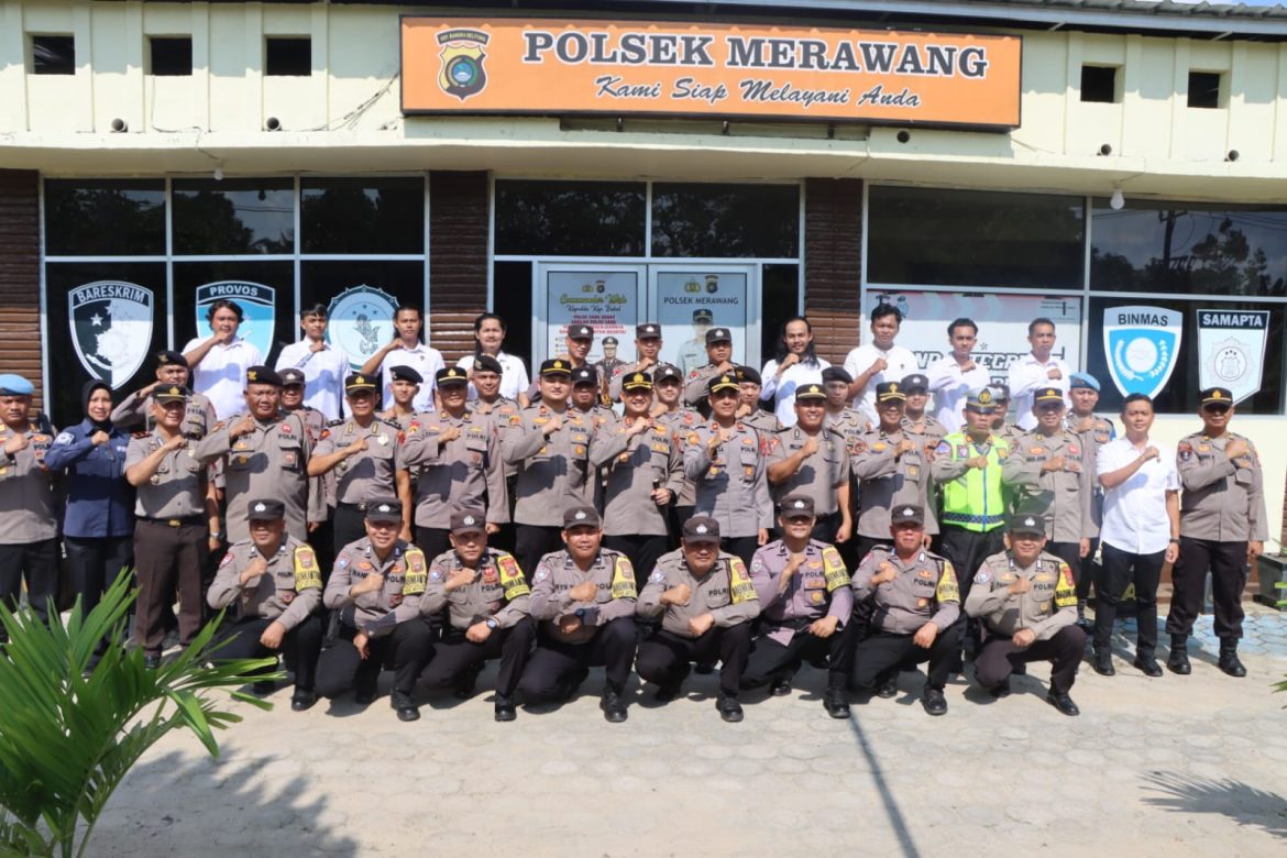 Kapolres Bangka Pimpin Apel di Polsek Merawang, Tekankan Pengawasan dan Pengendalian Personel