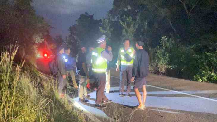 Polres Bangka Barat Tanggap Tangani Laka Lantas Dua Sepeda Motor di Tikungan Pantai Baru Bangka Barat