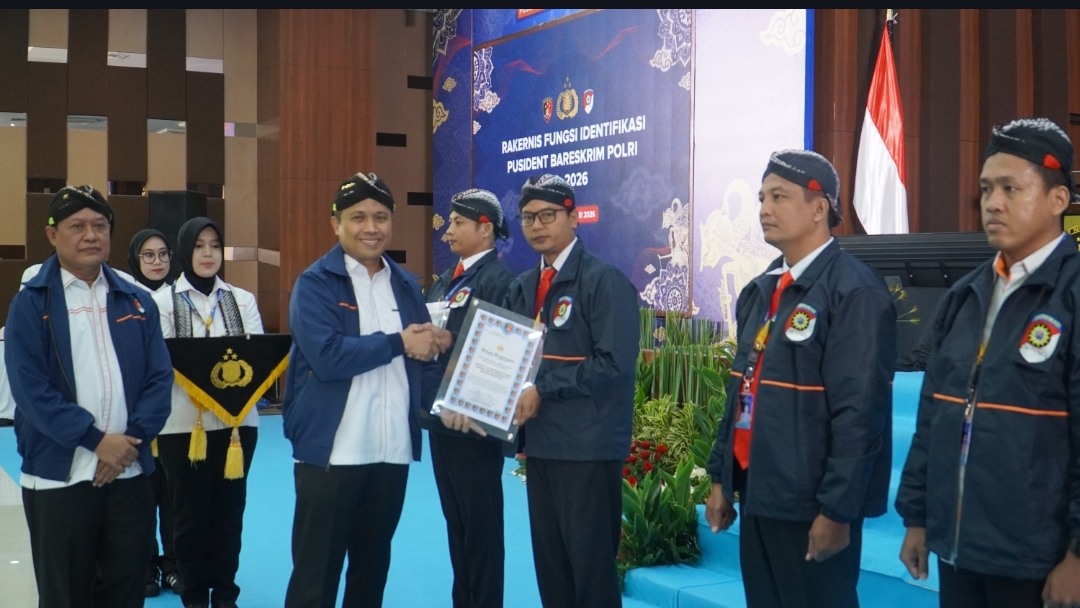 Aipda Ferry N, PS. Kaur ident Sat Reskrim Polres Bangka Terima Penghargaan dari Kabareskrim Polri