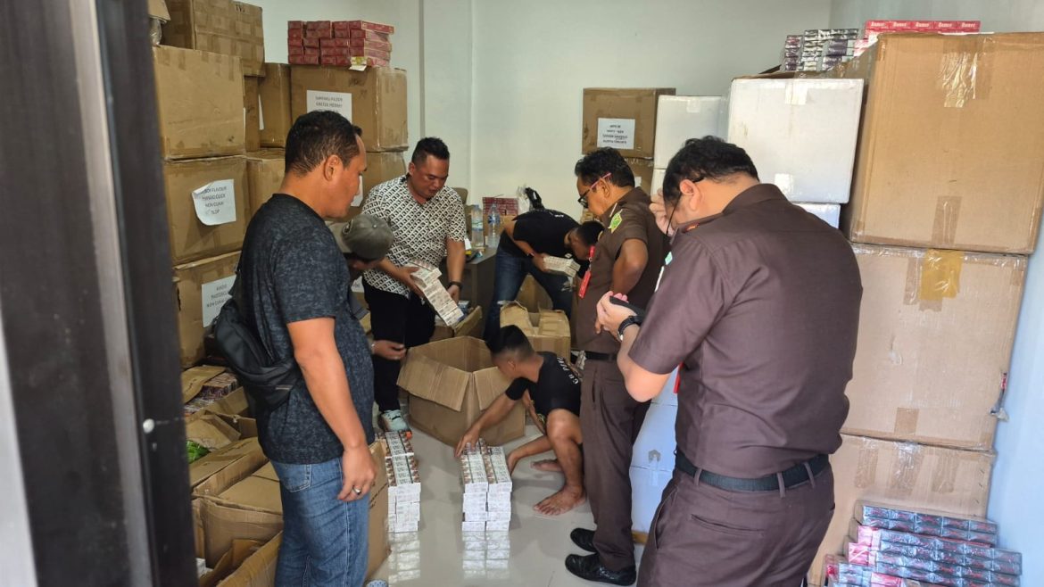 Polda Babel Limpahkan Tersangka Pemilik Truk Berisi Jutaan Batang Rokok Ilegal Ke Kejari Belitung