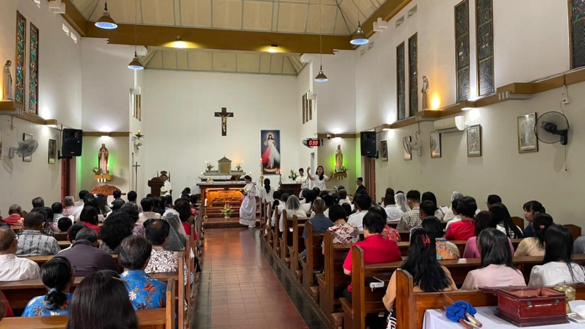 Polres Bangka Barat Pastikan Umat Kristiani Beribadah Aman dan Khidmat di Sejumlah Gereja