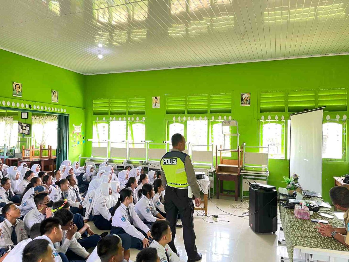 Sat Lantas Polres Bangka Berikan Sosialisasi dan Edukasi di SMP Negeri 2 Belinyu.