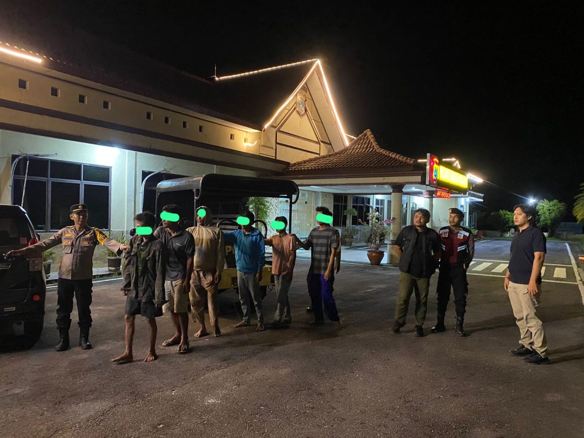 Polres Bangka Barat Tertibkan Ponton Selam di Laut Enjel, Enam Orang Diamankan