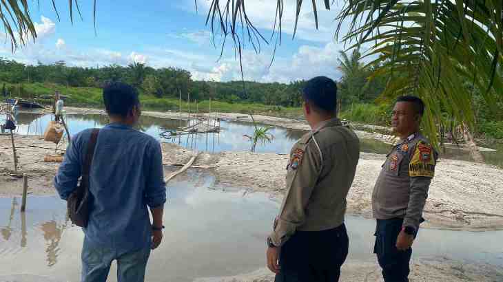 Polsek Simpang Teritip Polres Bangka Barat Berikan Himbauan Larangan Aktivitas Tambang di Aliran Sungai Desa Berang Simpang Teritip 