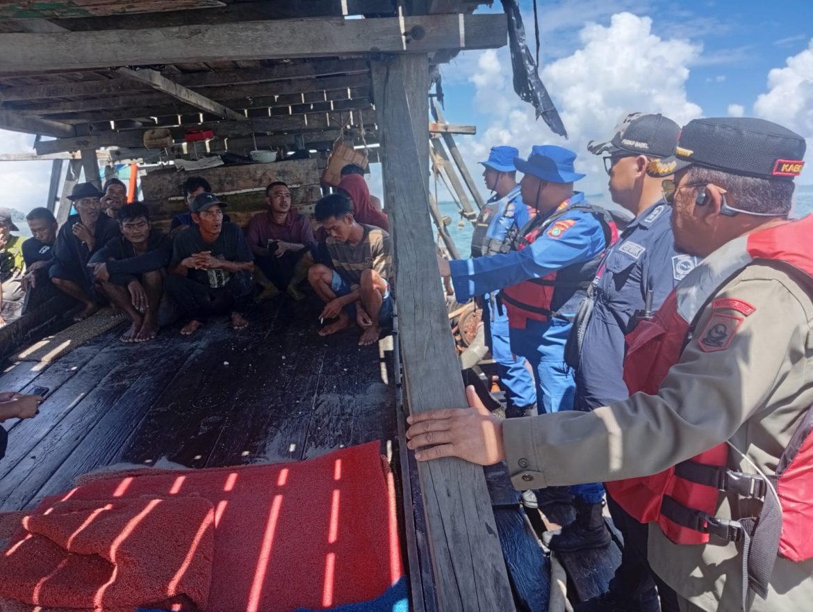 Tim Gabungan Lakukan imbauan Aktivitas Tambang di Perairan Teluk Kelabat Dalam