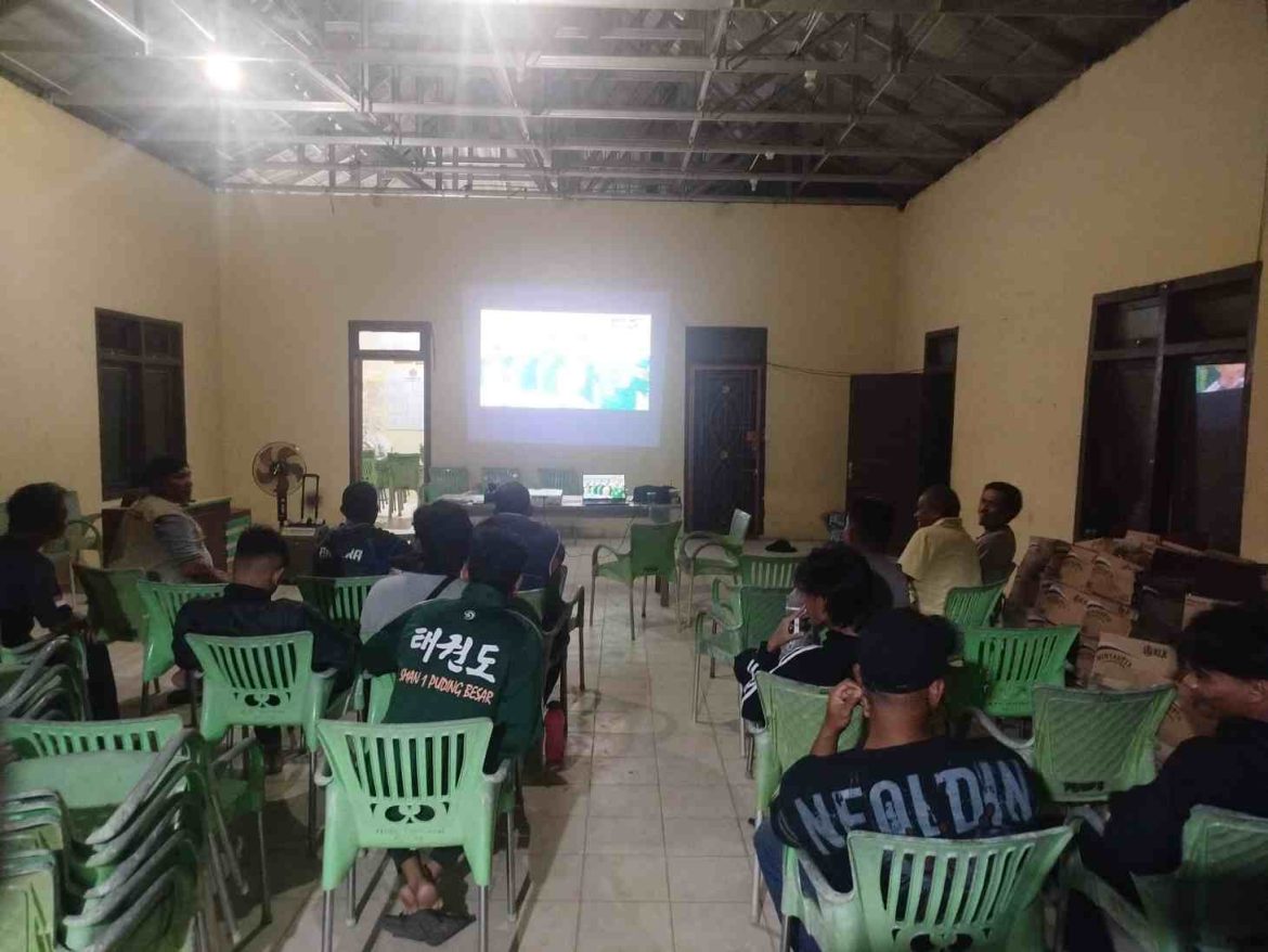 Duduk Bersama Tanpa Sekat Jajaran Polres Bangka dan Warga Nikmati Nobar Piala Dunia Penuh Keakraban