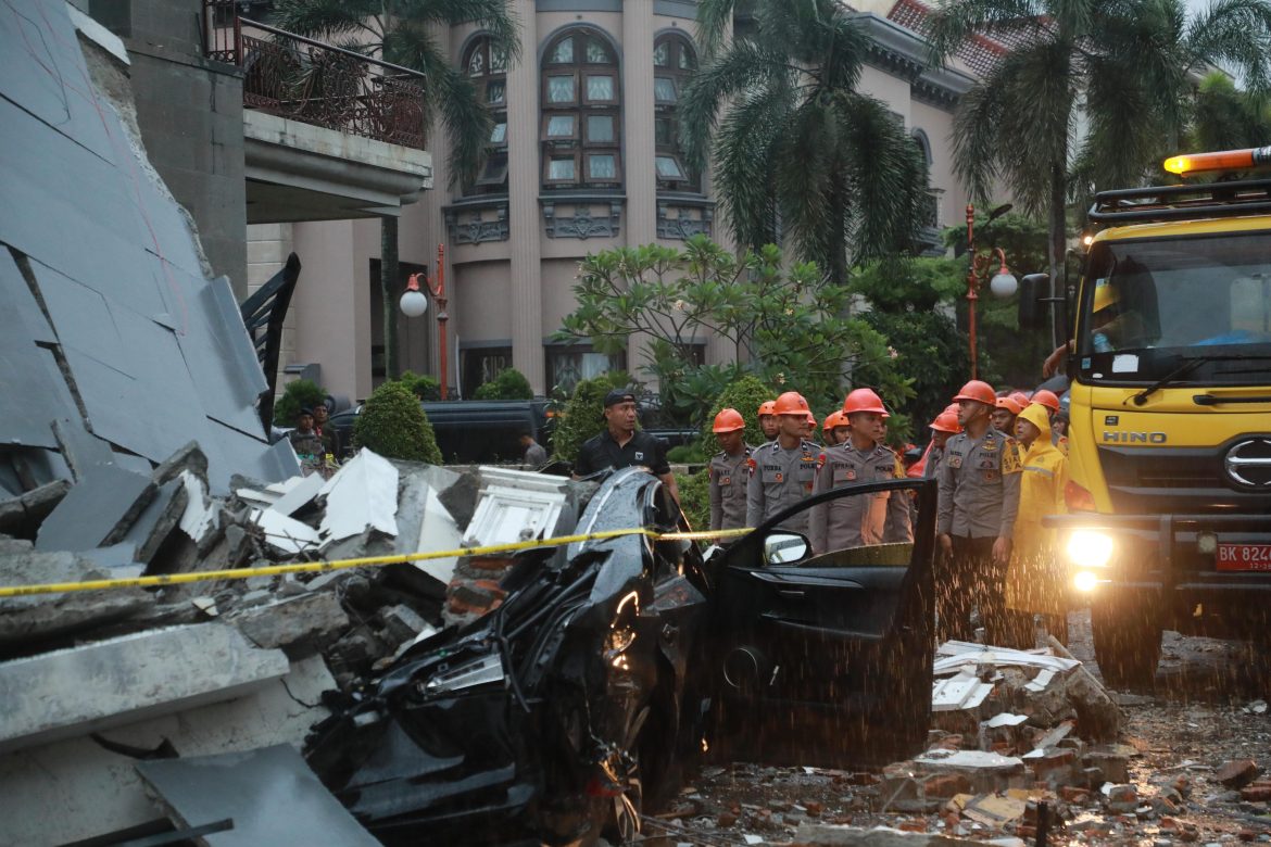 Brimob Polda Sumut Turunkan Tim Jibom, KBR, dan SAR Tangani Ledakan Rumah di Grand Polonia Medan