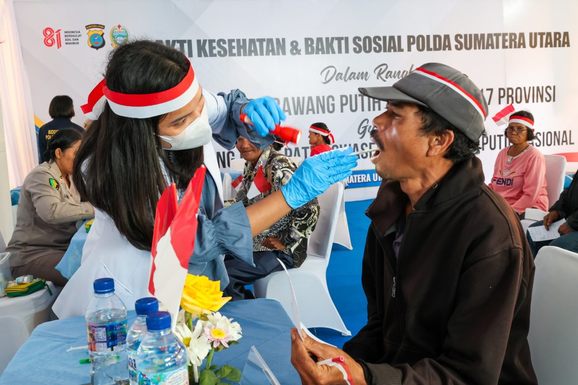 Kapolda Sumut Cek Langsung Pemeriksaan Kesehatan Gratis untuk Warga Samosir