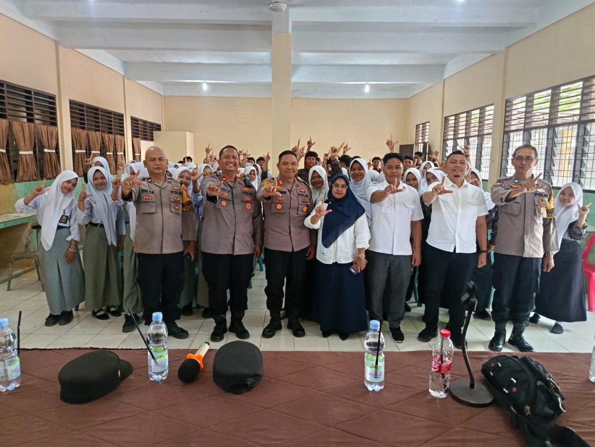 Polri Hadir di Sekolah, Sat Binmas Polres Langkat Edukasi Pelajar Cegah Pergaulan Bebas dan Gangguan Kamtibmas