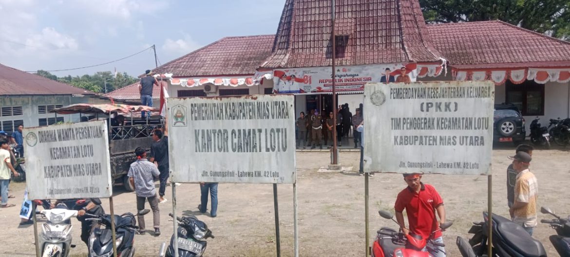 Ratusan Aksi Damai di Kantor Camat Lotu & Kantor Bupati Nias Utara, Anak Desa Maziaya Dusun satu.Tuntut Copot Kadus I Desa Maziaya